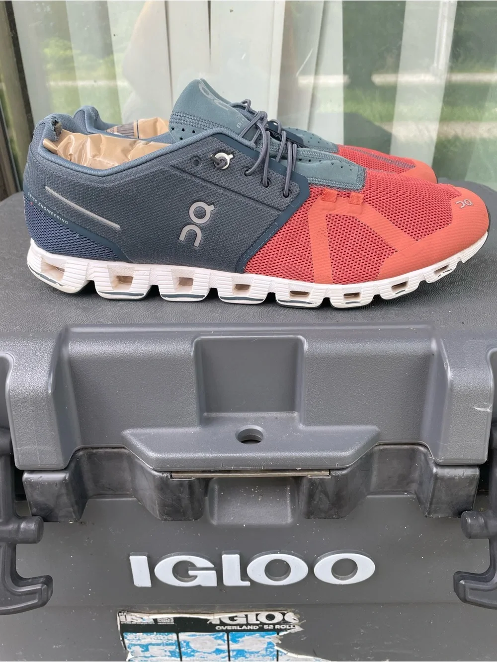 On cloud 50/50 men’s size 13